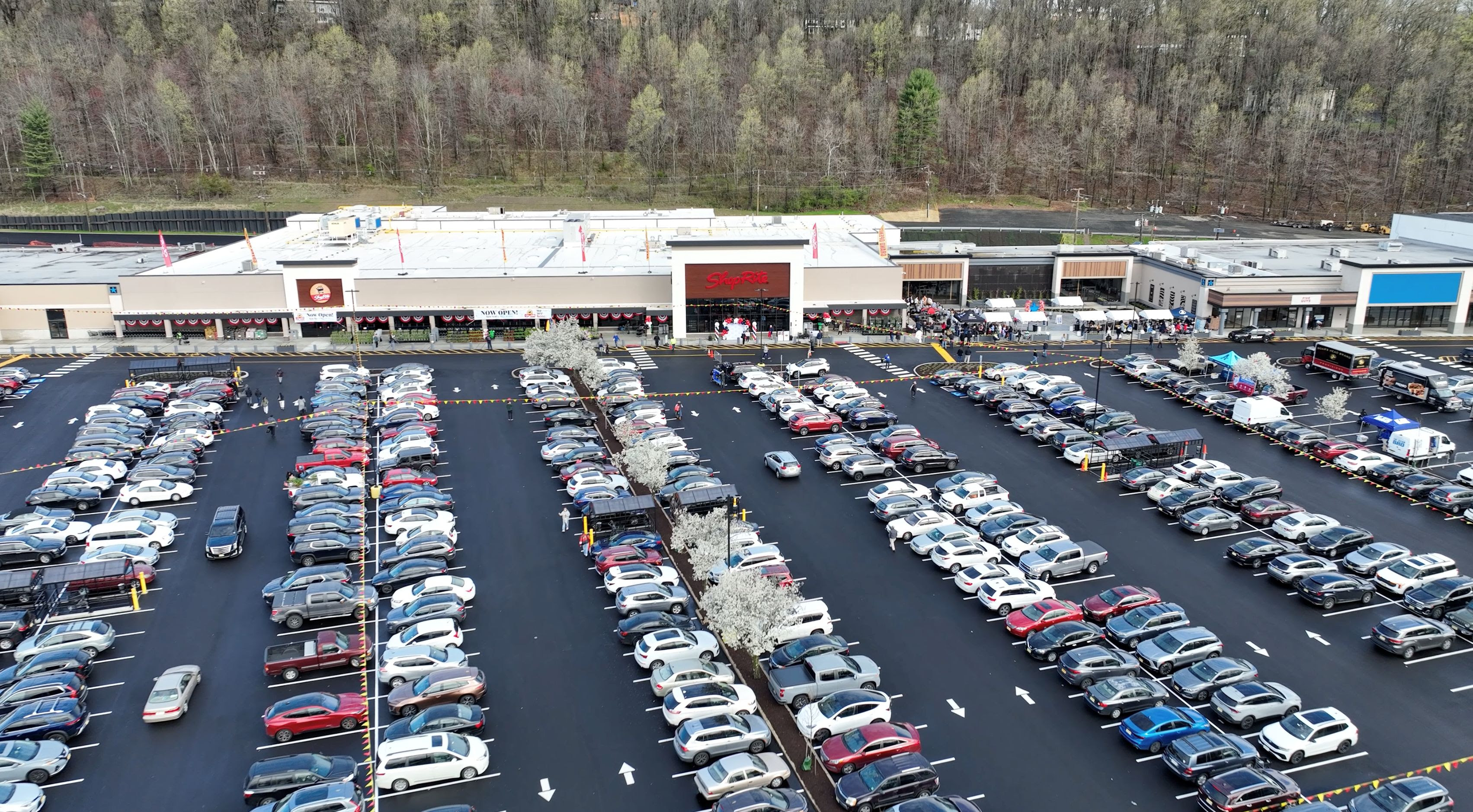 Five Below has signed a 10,000 s/f lease at Blue Star Shopping Center